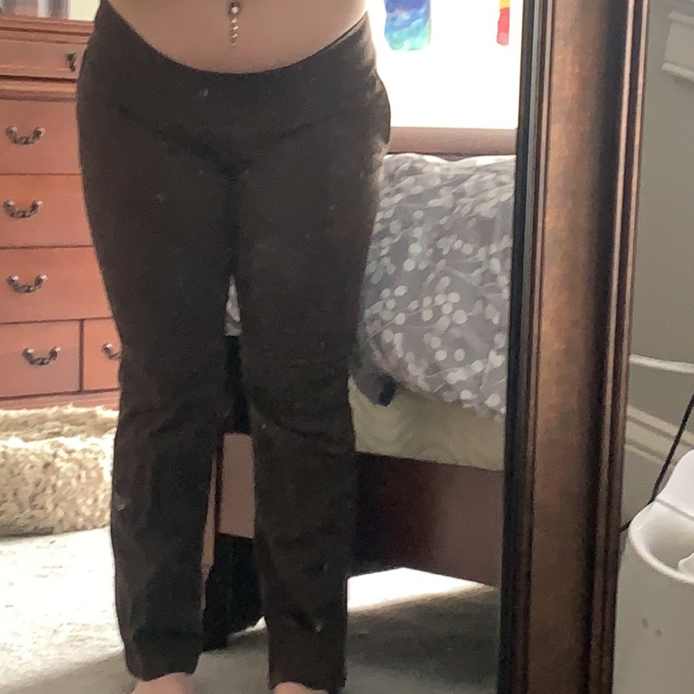 brown flare pants. stretchy waist band. medium rise. REAL back pockets